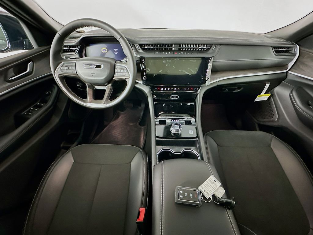 New 2026 Jeep Grand Cherokee Altitude RWD image 9