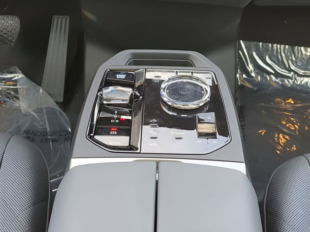 New 2025 BMW iX M60 image 18