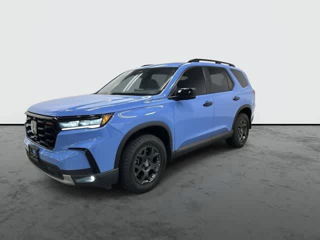 Used 2025 Honda Pilot TrailSport image 8