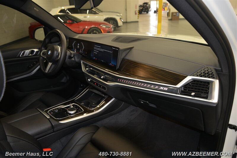 Used 2025 BMW X5 xDrive40i w/ M Sport Package AWD/4WD image 17