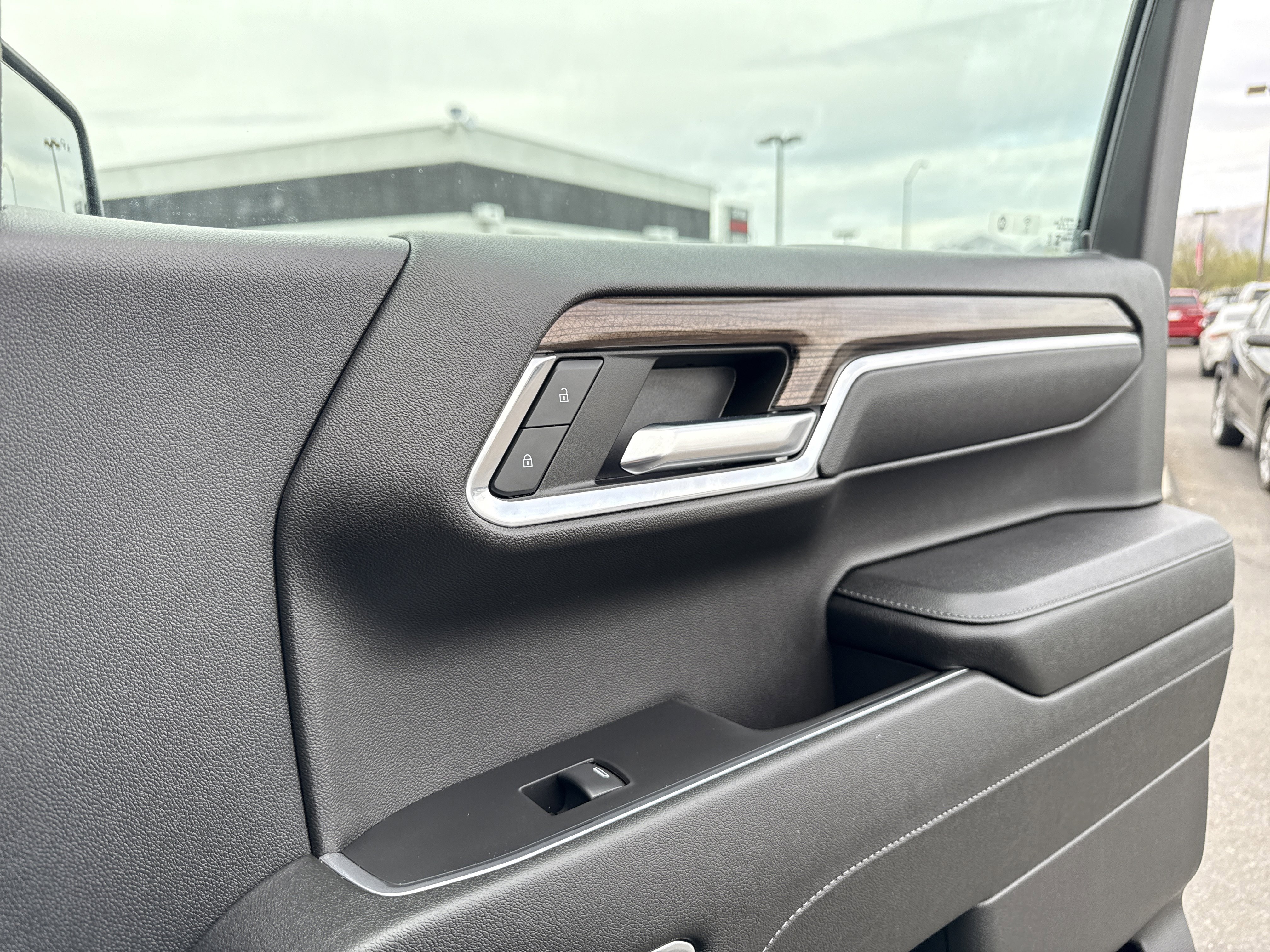 Used 2024 Chevrolet Silverado 1500 LT Trail Boss w/ LT Trail Boss Premium Package image 40