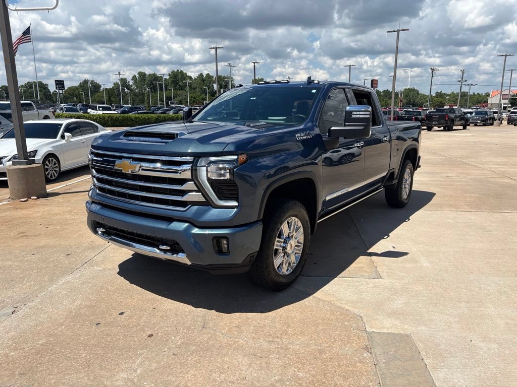 Used 2024 Chevrolet Silverado 2500 High Country w/ Technology Package AWD/4WD image 3
