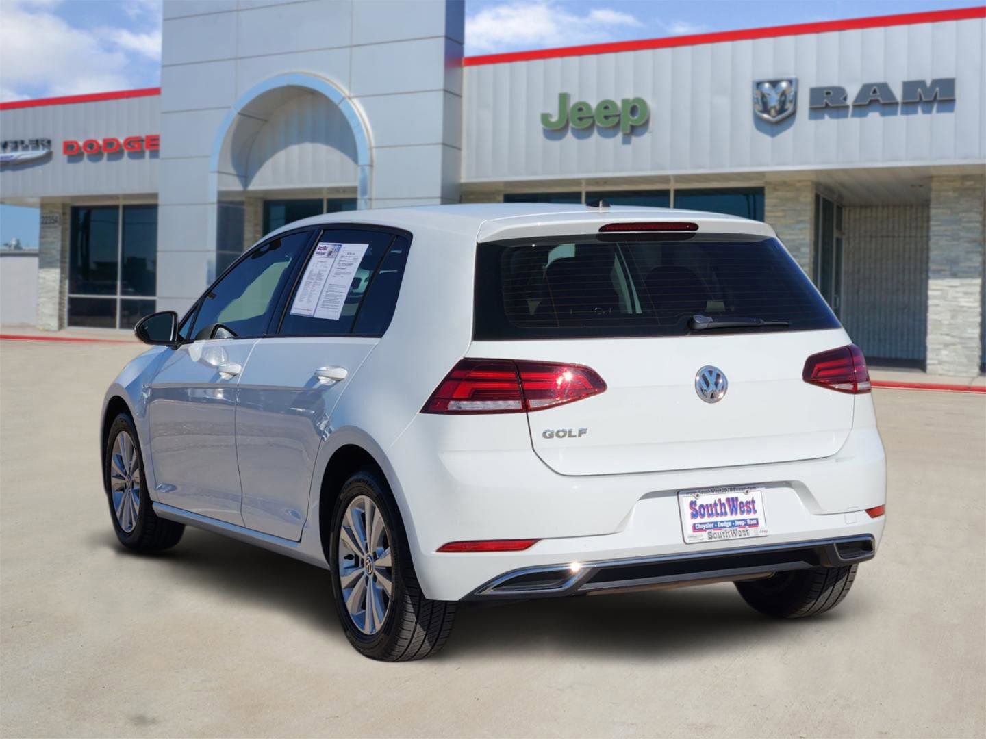 Used 2021 Volkswagen Golf 4-Door image 5