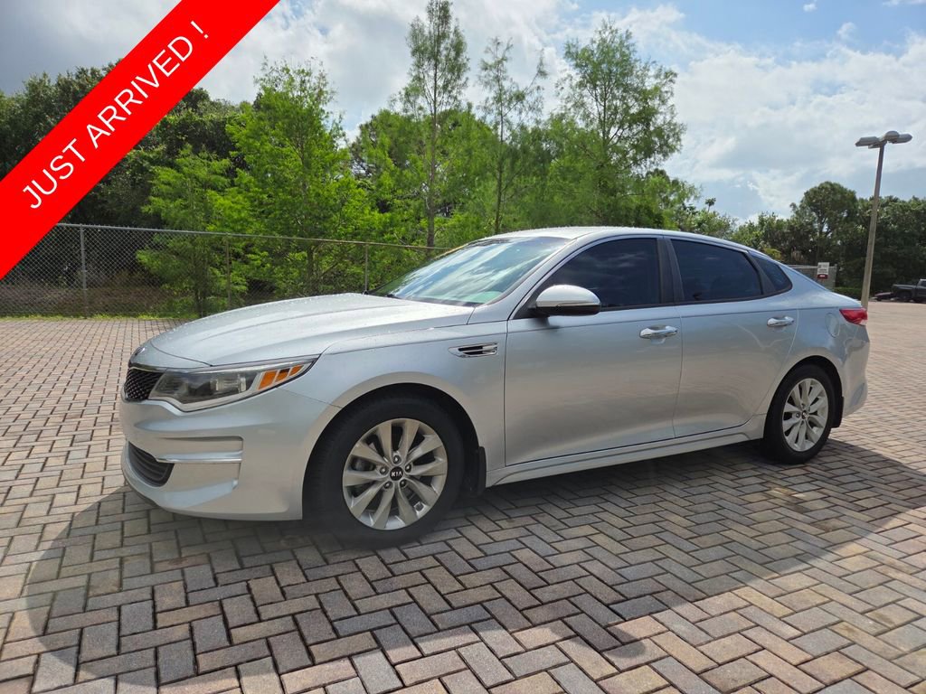 Used 2018 Kia Optima LX w/ 17" Alloy Wheels Package FWD image 3