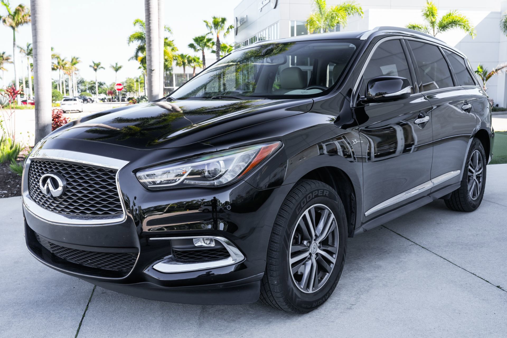 Certified 2018 INFINITI QX60 FWD w/ Premium Plus Package image 6