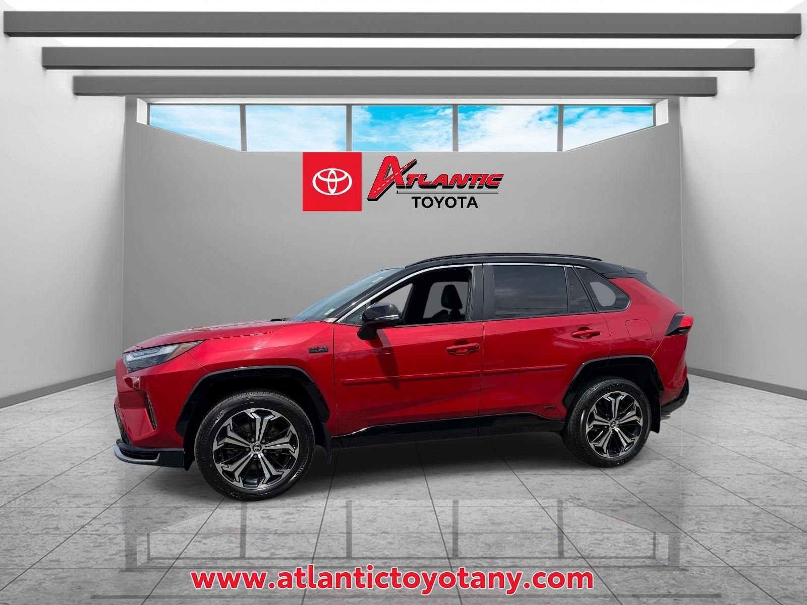 Used 2022 Toyota RAV4 XSE w/ Weather Package AWD/4WD image 5