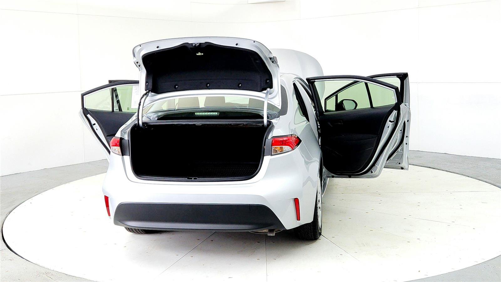 Used 2024 Toyota Corolla LE image 11