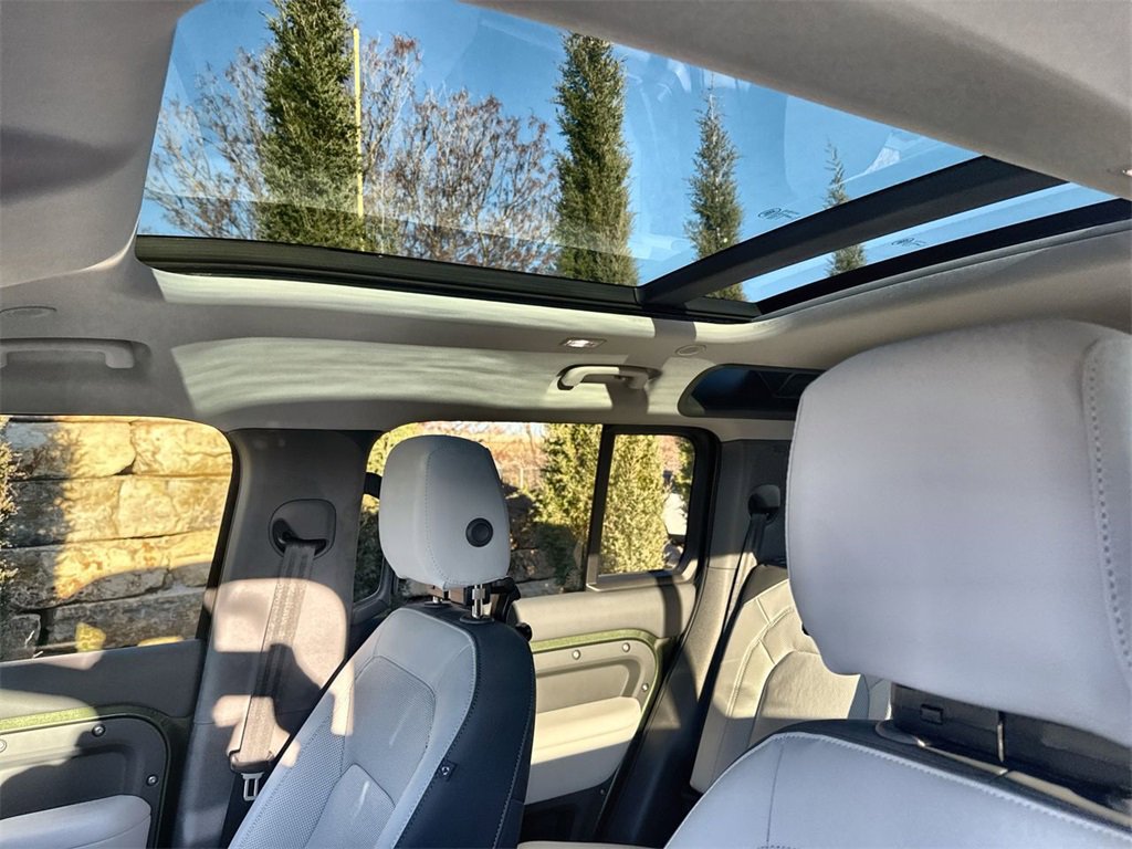 Used 2026 Land Rover Defender 110 S image 19