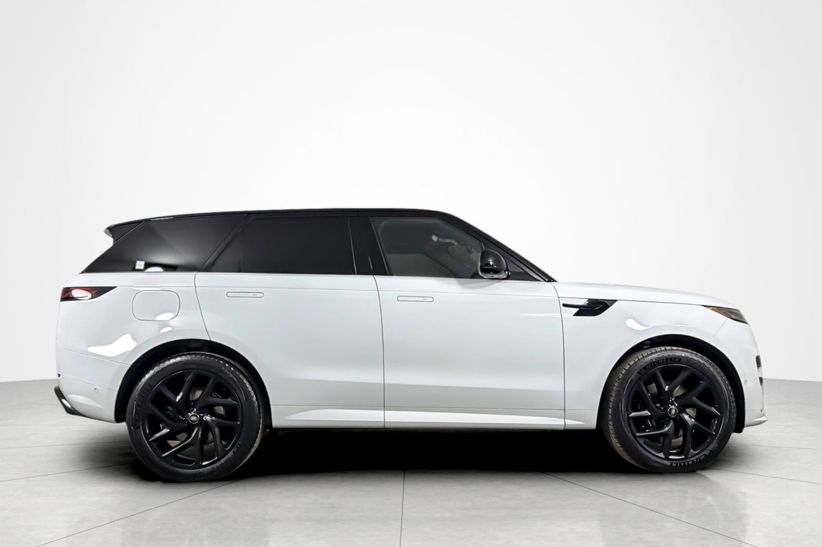 Used 2025 Land Rover Range Rover Sport Dynamic SE AWD/4WD image 6