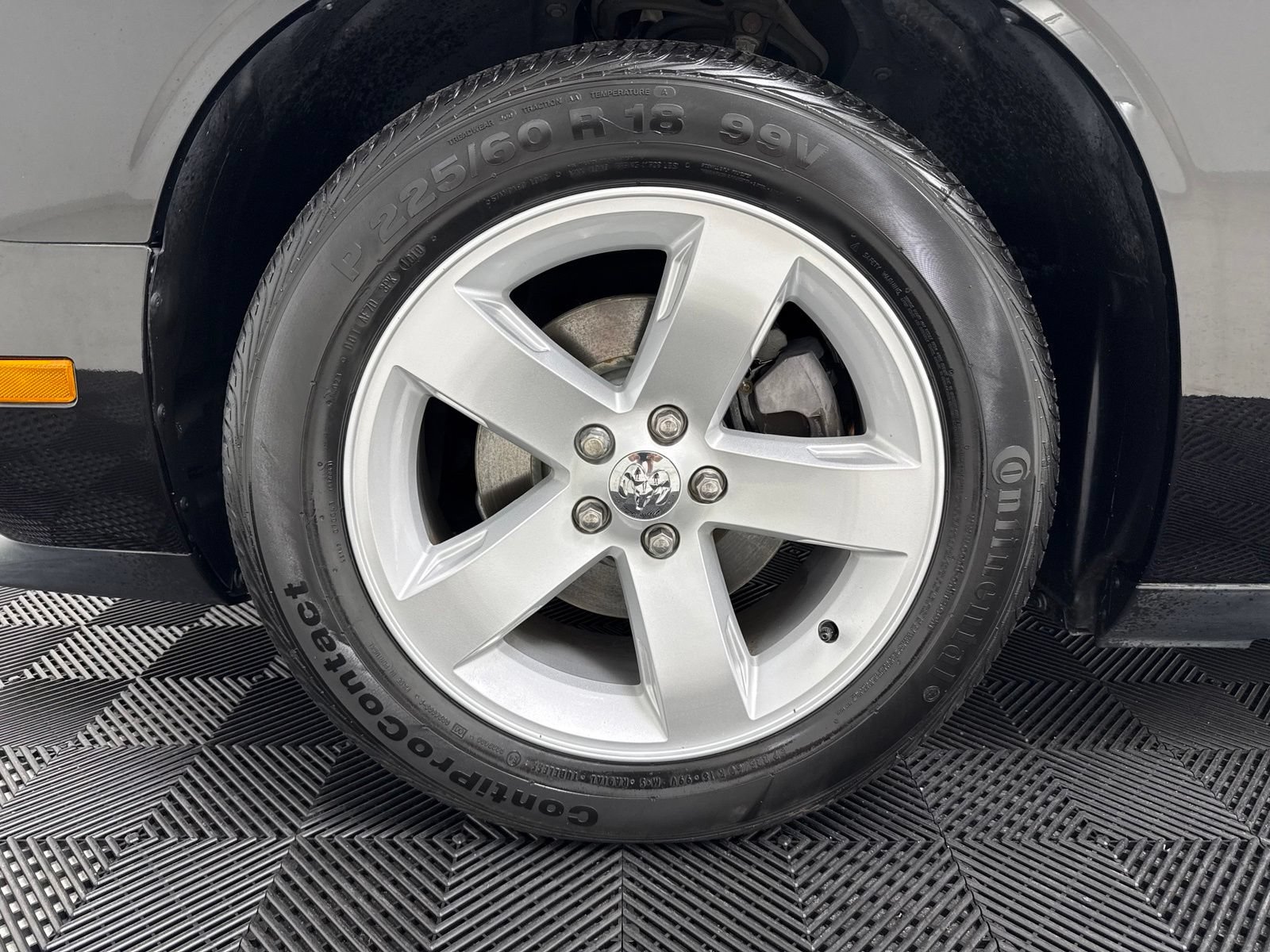 Used 2010 Dodge Challenger SE RWD image 8