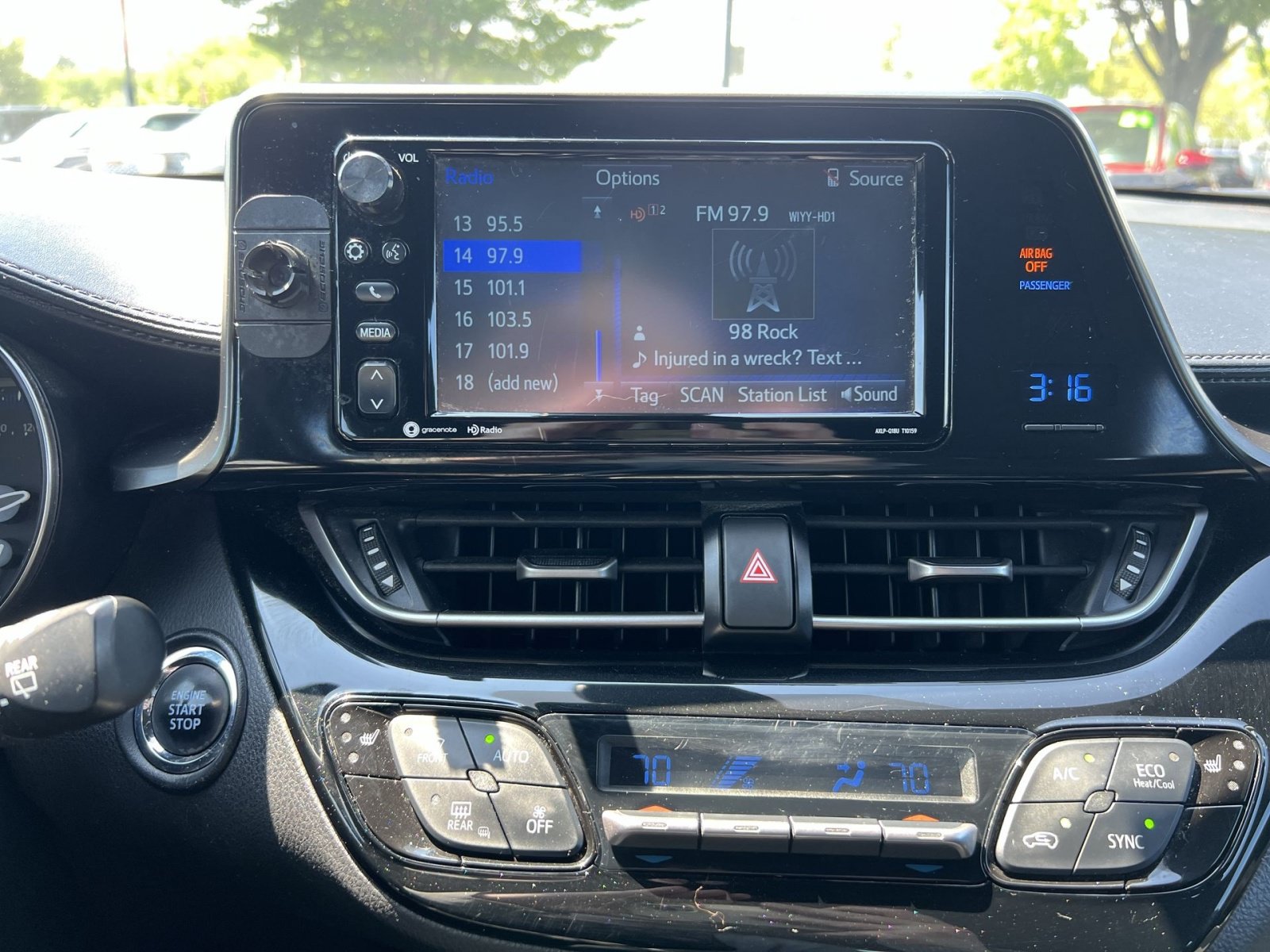 Used 2018 Toyota C-HR XLE FWD image 17