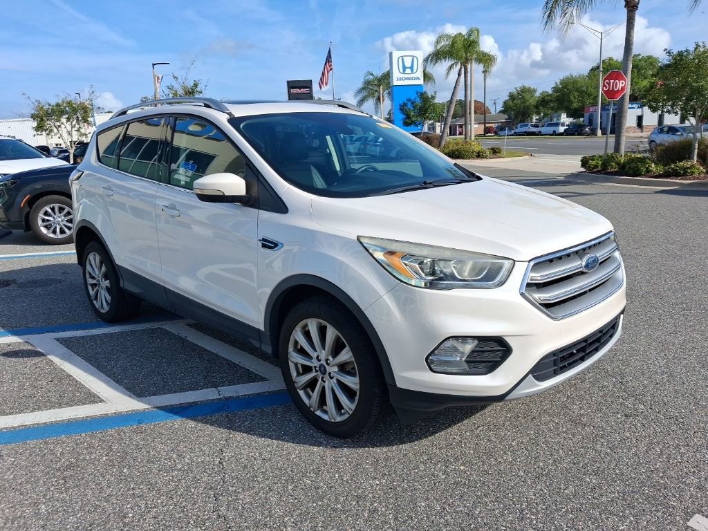 Used 2017 Ford Escape Titanium image 3