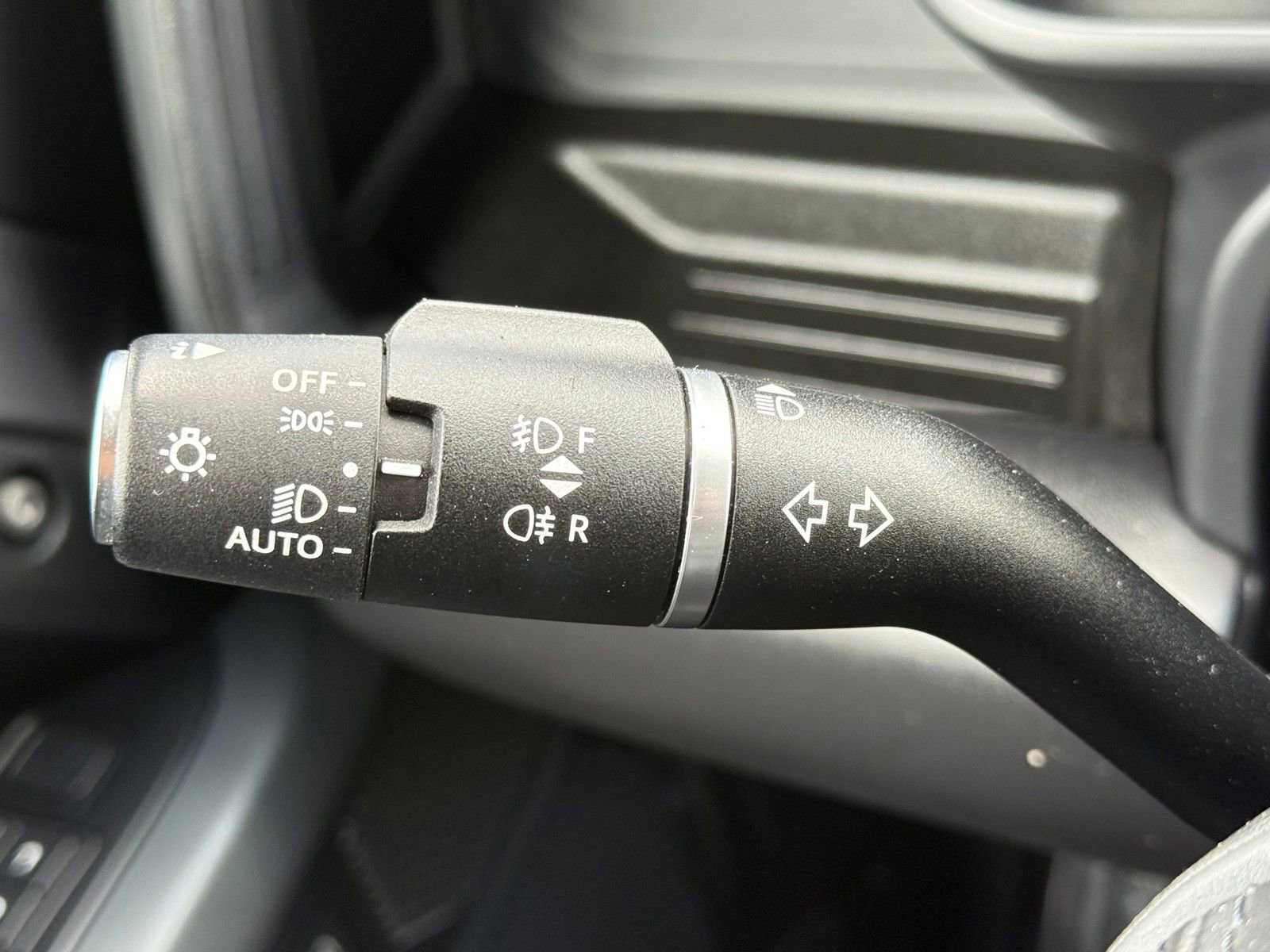 Used 2023 Land Rover Defender 90 X image 18