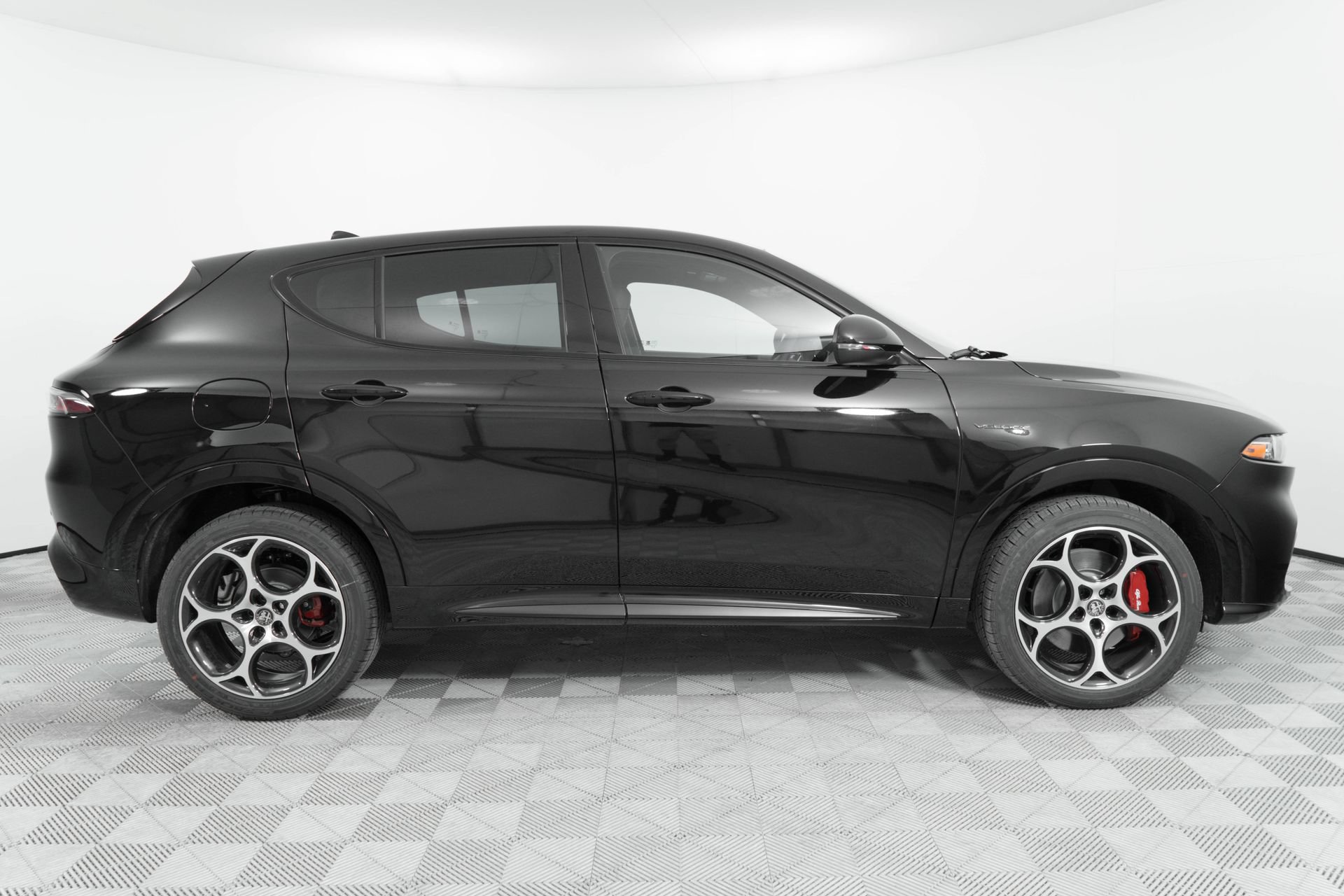 Used 2025 Alfa Romeo Tonale w/ Premium Package AWD/4WD image 8