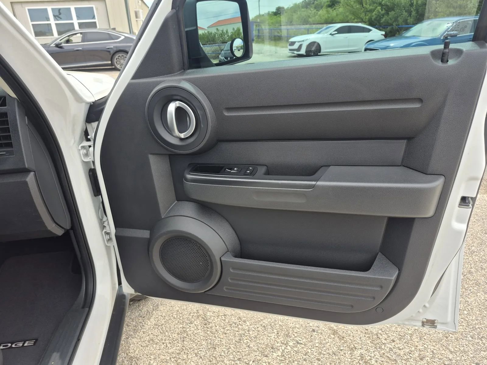 Used 2011 Dodge Nitro Heat RWD image 16