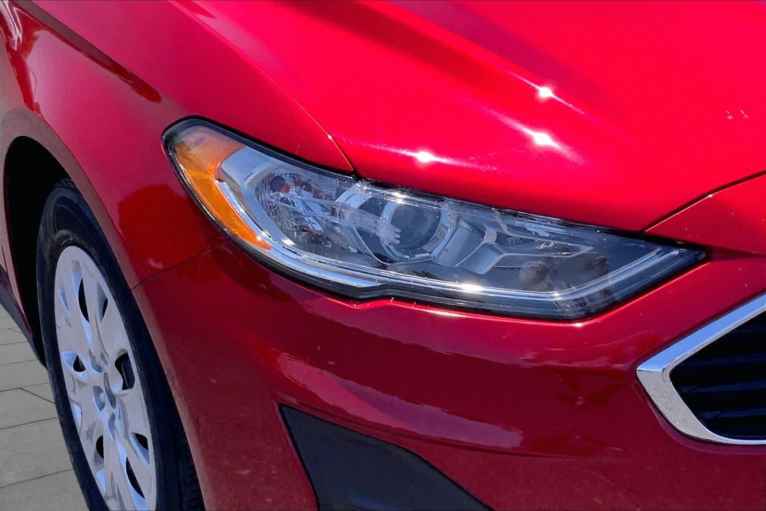 Used 2020 Ford Fusion S FWD image 28
