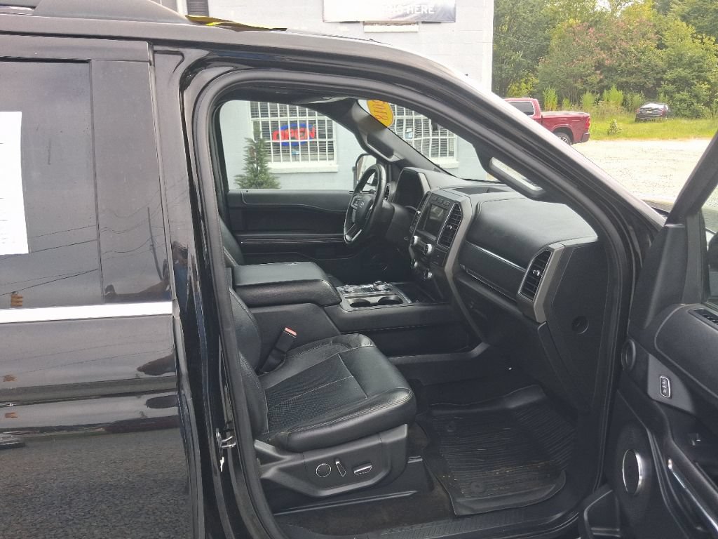 Used 2018 Ford Expedition XLT w/ Equipment Group 202A AWD/4WD image 8