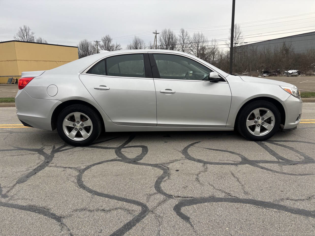 Used 2015 Chevrolet Malibu LT FWD image 3