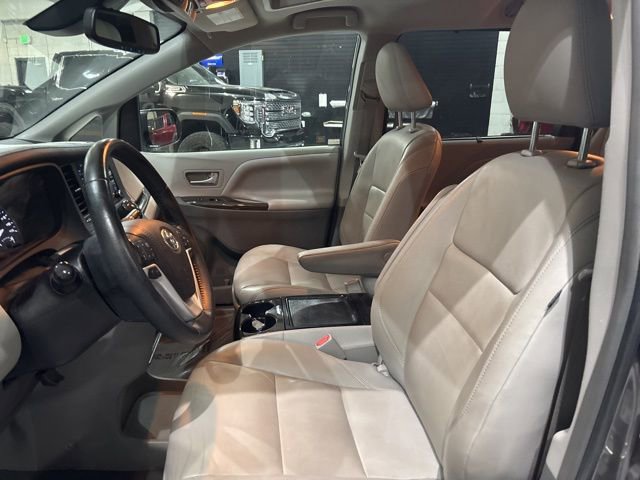 Used 2019 Toyota Sienna XLE image 14