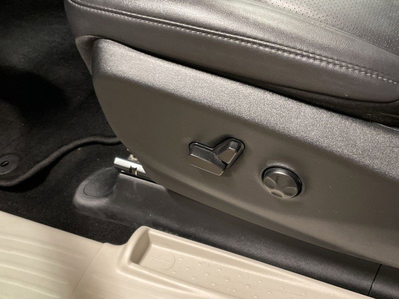 Used 2024 Chrysler Pacifica Touring-L FWD image 14