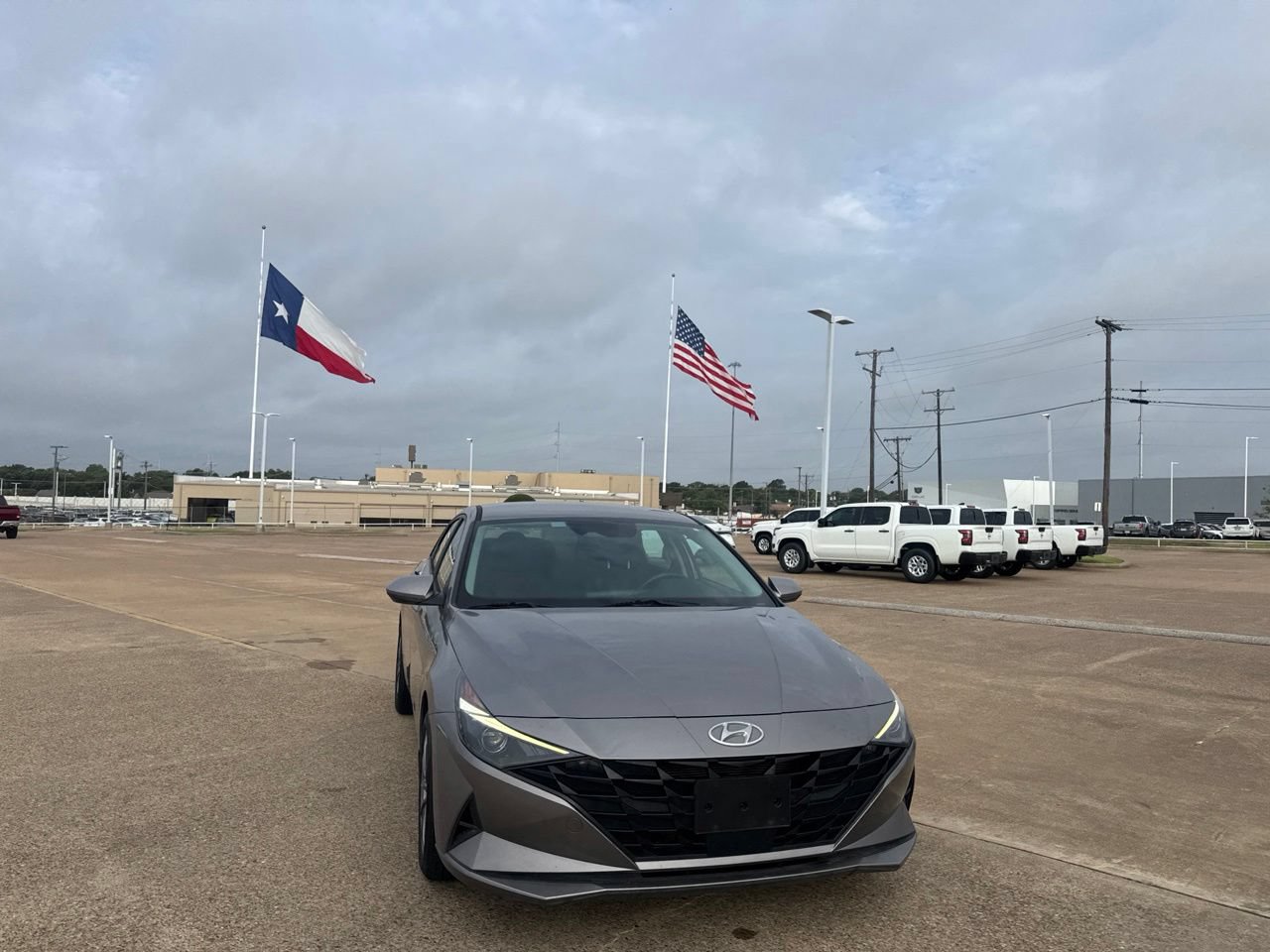 Used 2023 Hyundai Elantra SEL w/ Convenience Package FWD image 3