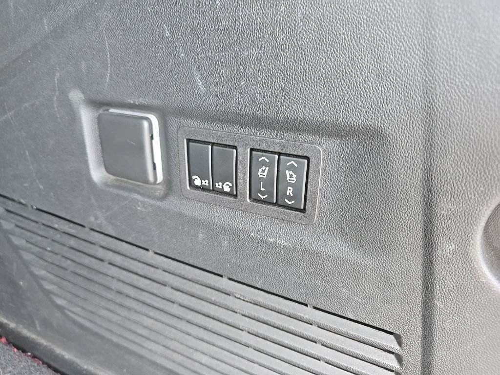 Used 2024 Chevrolet Suburban Premier AWD/4WD image 7