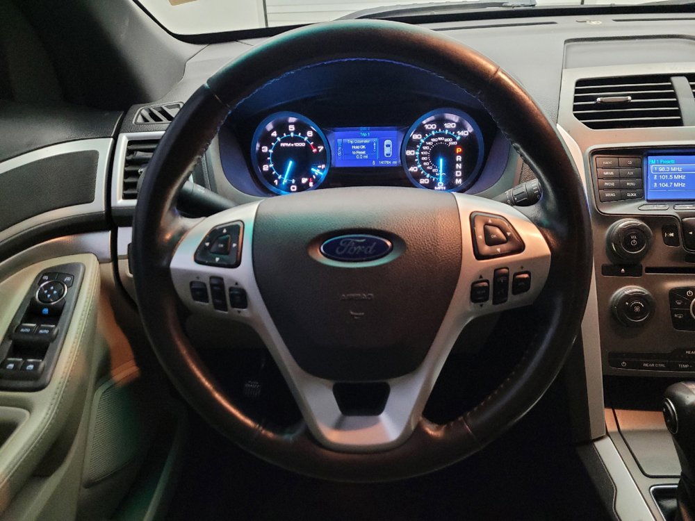 Used 2015 Ford Explorer XLT FWD image 22
