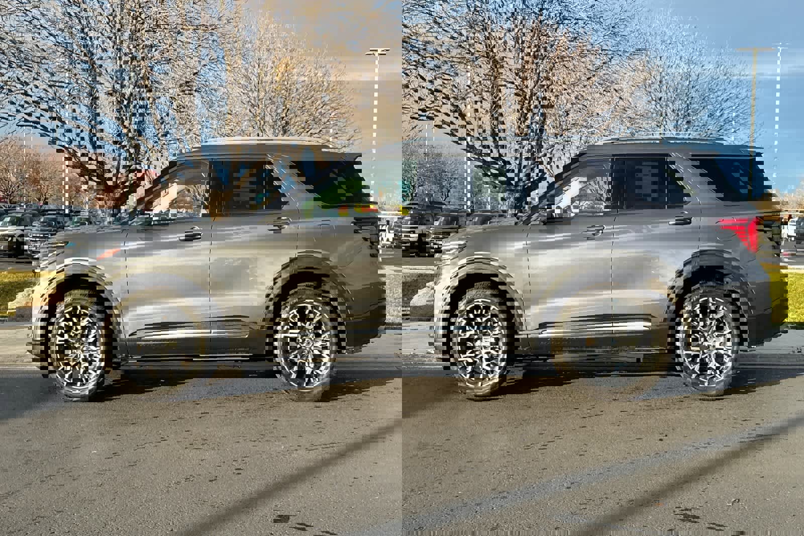 Certified 2025 Ford Explorer Platinum w/ Ultimate Package image 5