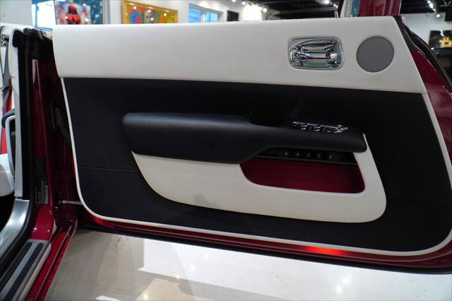 Used 2017 Rolls-Royce Dawn Standard image 20