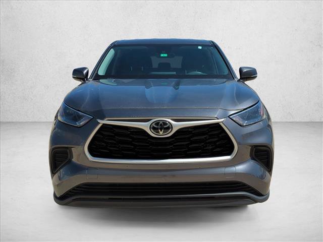 Used 2023 Toyota Highlander L FWD video 2