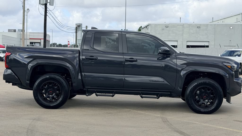 Used 2025 Toyota Tacoma SR5 AWD/4WD image 6
