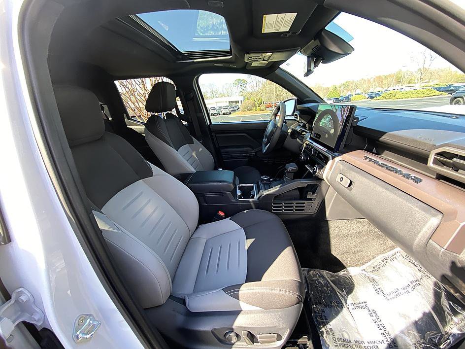 Certified 2025 Toyota Tacoma TRD Sport w/ TRD Sport Upgrade Package image 19