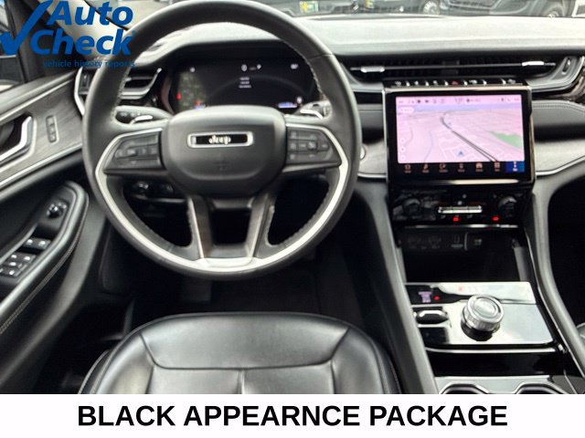 Used 2023 Jeep Grand Cherokee Limited w/ Black Appearance Package AWD/4WD image 23