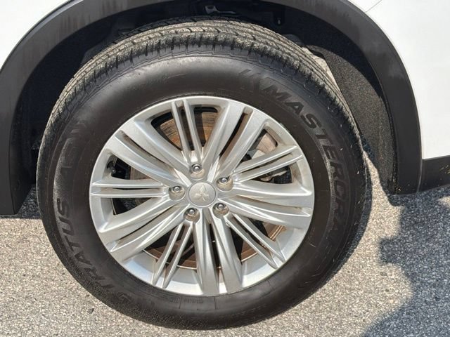 Used 2023 Mitsubishi Outlander ES FWD image 14