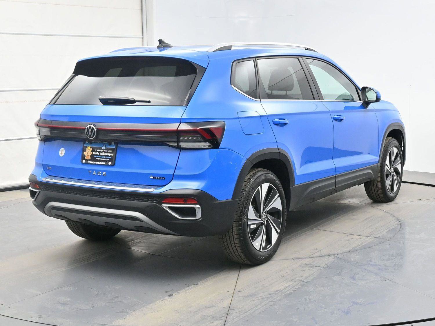 Certified 2025 Volkswagen Taos SE w/ Panoramic Sunroof Package AWD/4WD image 25