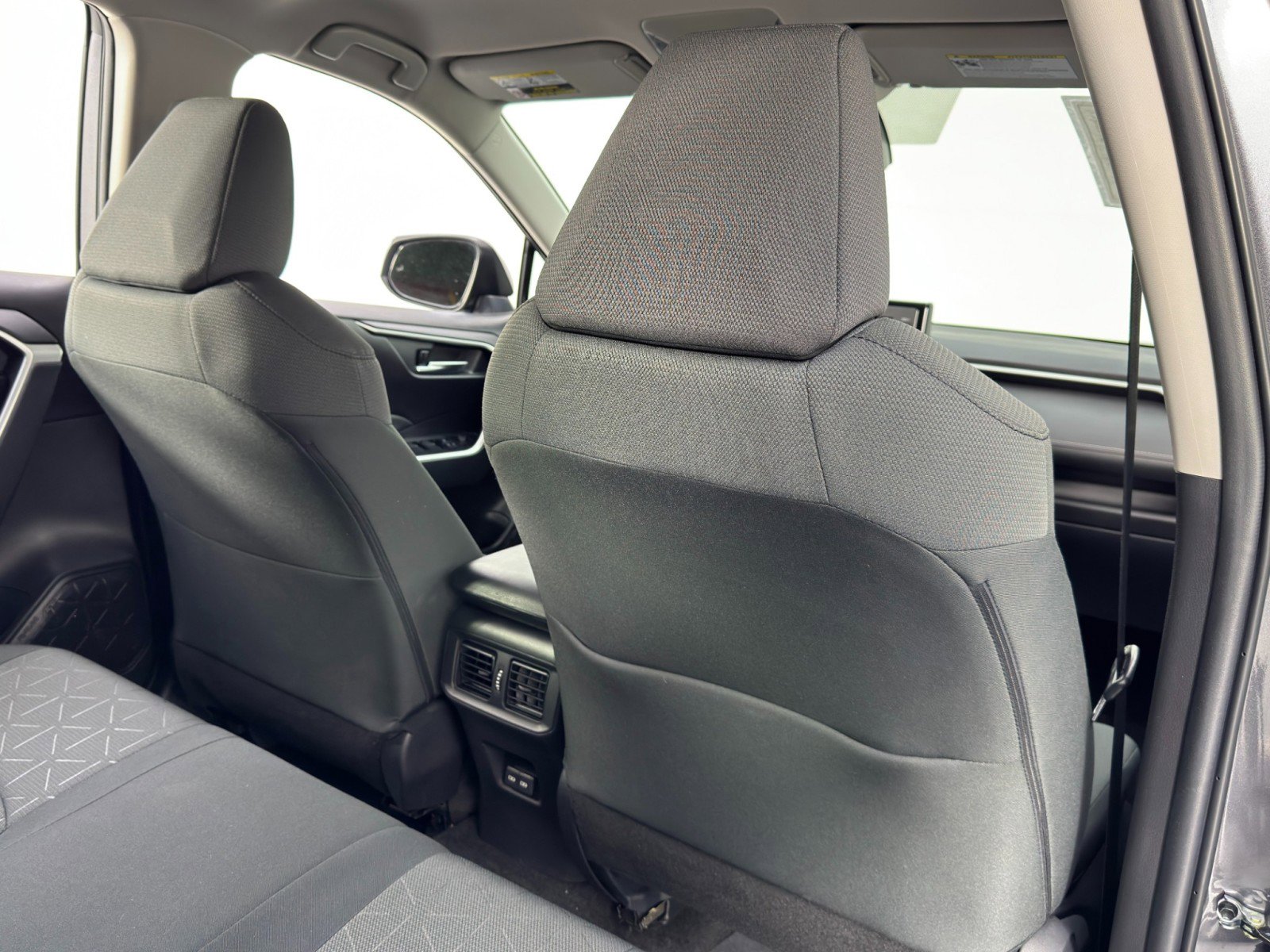 Used 2022 Toyota RAV4 XLE image 31