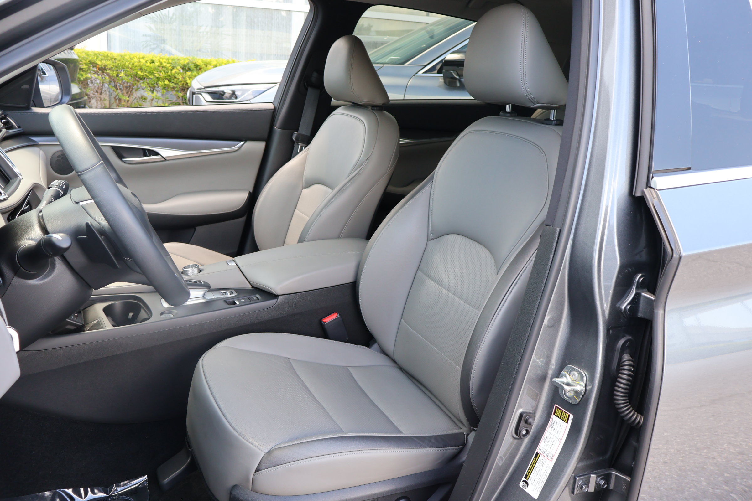 Certified 2023 INFINITI QX50 Luxe FWD image 2