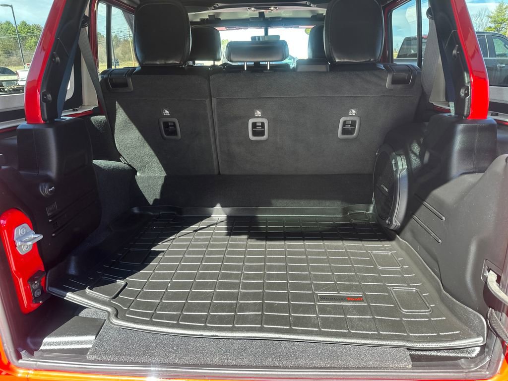 Used 2022 Jeep Wrangler Unlimited Sahara AWD/4WD image 13
