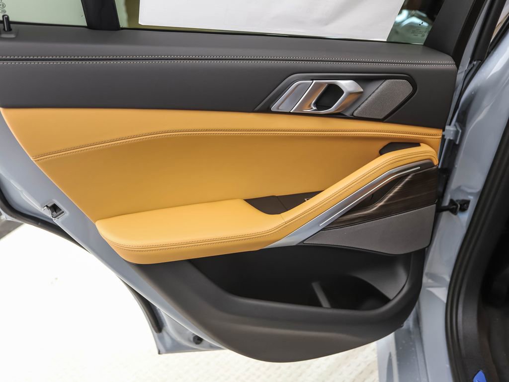 New 2026 BMW X6 xDrive40i w/ Climate Comfort Package image 19