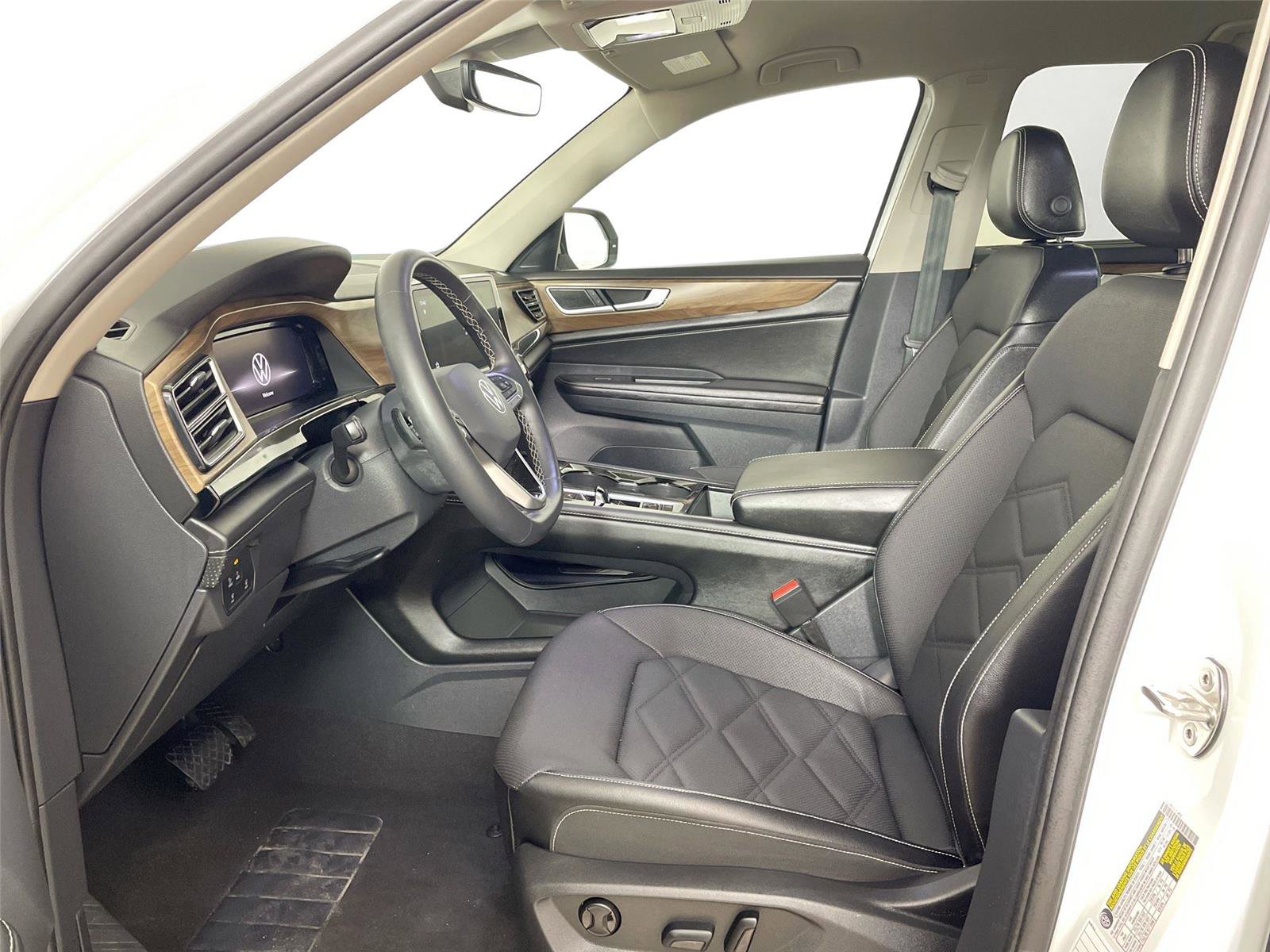 Used 2024 Volkswagen Atlas SE image 11