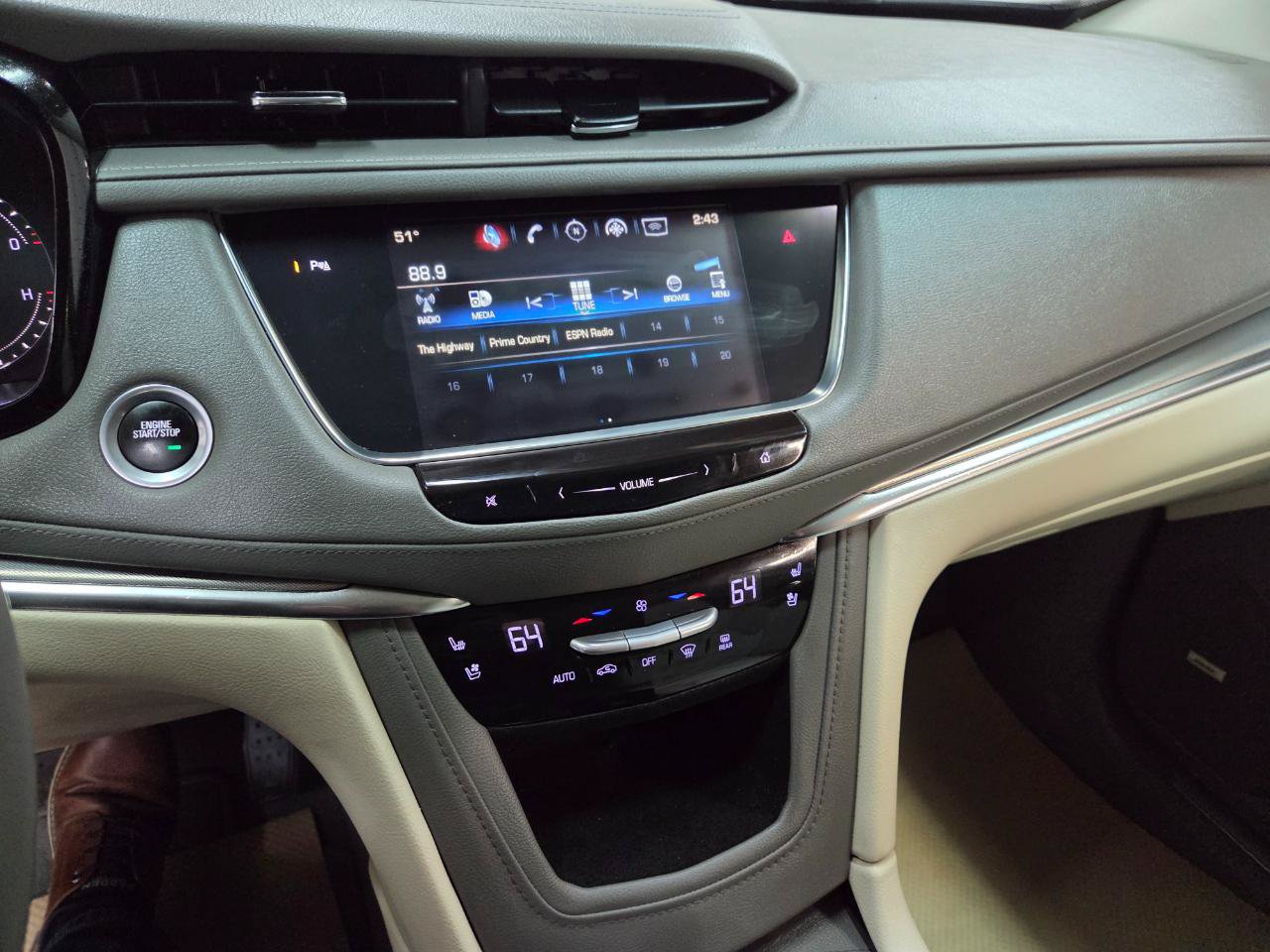 Used 2017 Cadillac XT5 Premium Luxury w/ Advanced Security Package AWD/4WD image 22