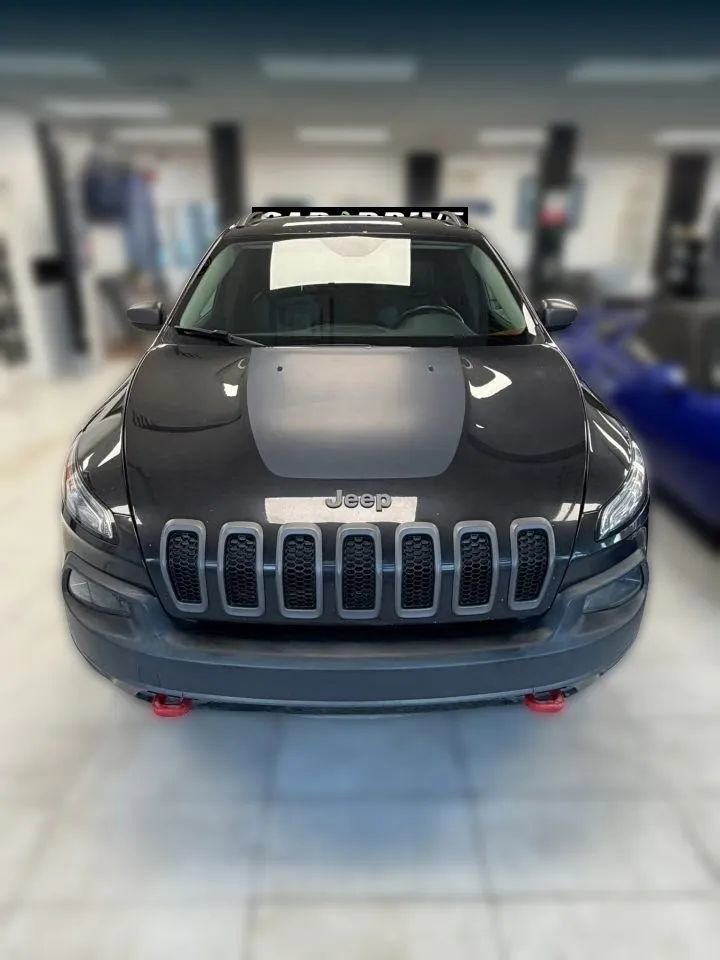 Used 2016 Jeep Cherokee Trailhawk w/ Cold Weather Group AWD/4WD image 2