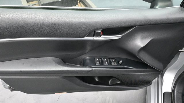 Used 2019 Toyota Camry SE FWD image 19