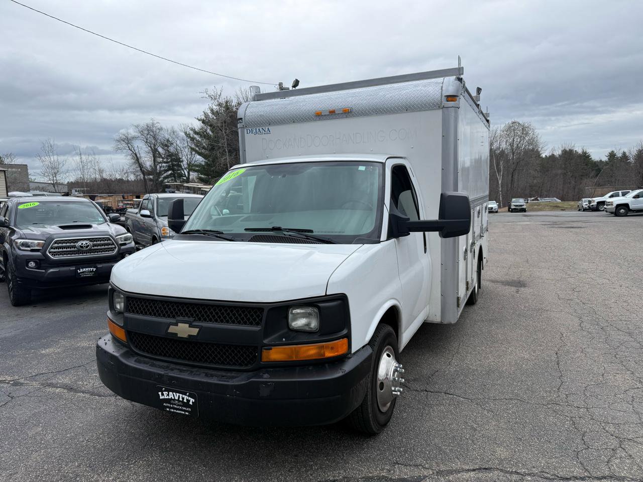 Used 2016 Chevrolet Express 3500 image 2