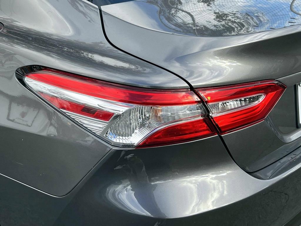 Used 2020 Toyota Camry LE image 10