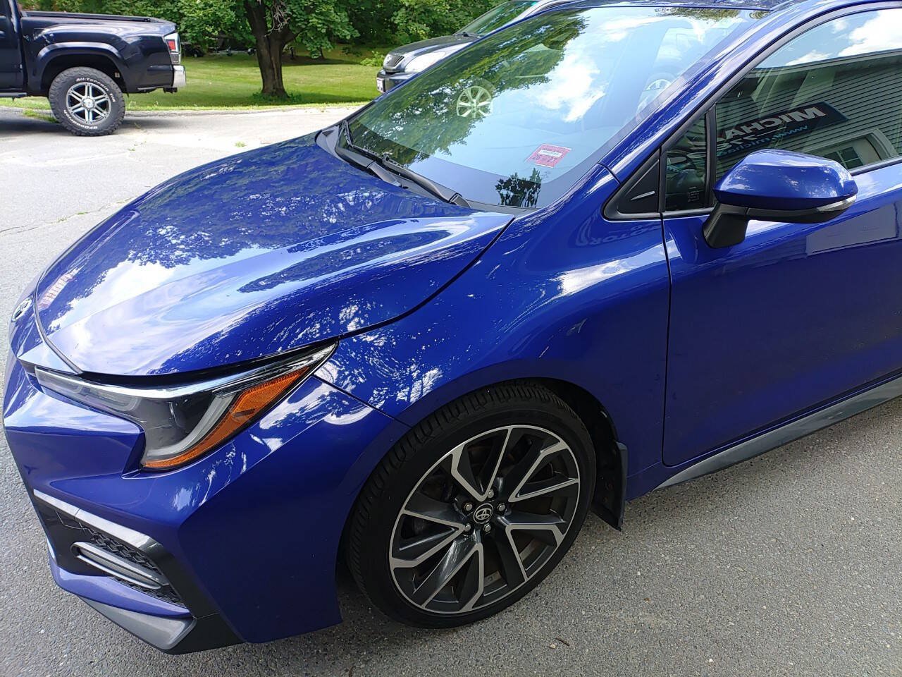 Used 2020 Toyota Corolla XSE FWD image 2