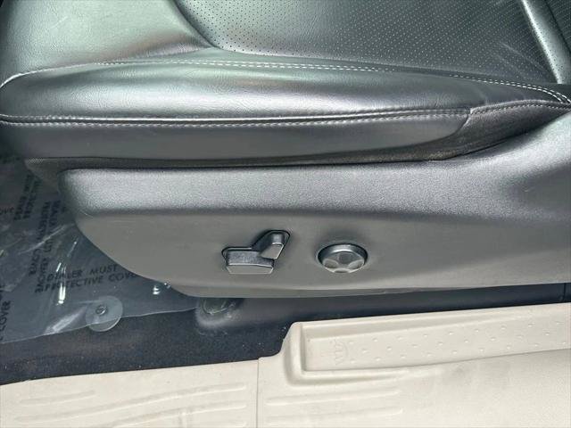 Certified 2023 Chrysler Pacifica Touring-L FWD image 17