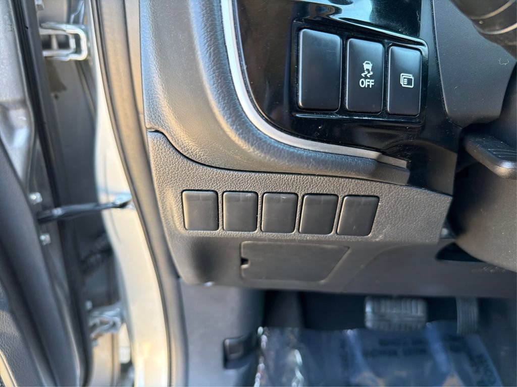 Used 2019 Mitsubishi Outlander SE image 18