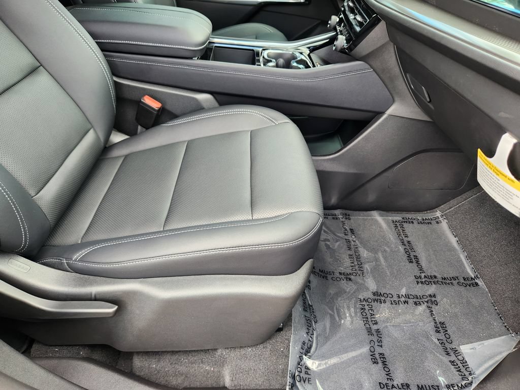 New 2027 Chevrolet Traverse LT w/ Midnight/Sport Edition AWD/4WD image 17