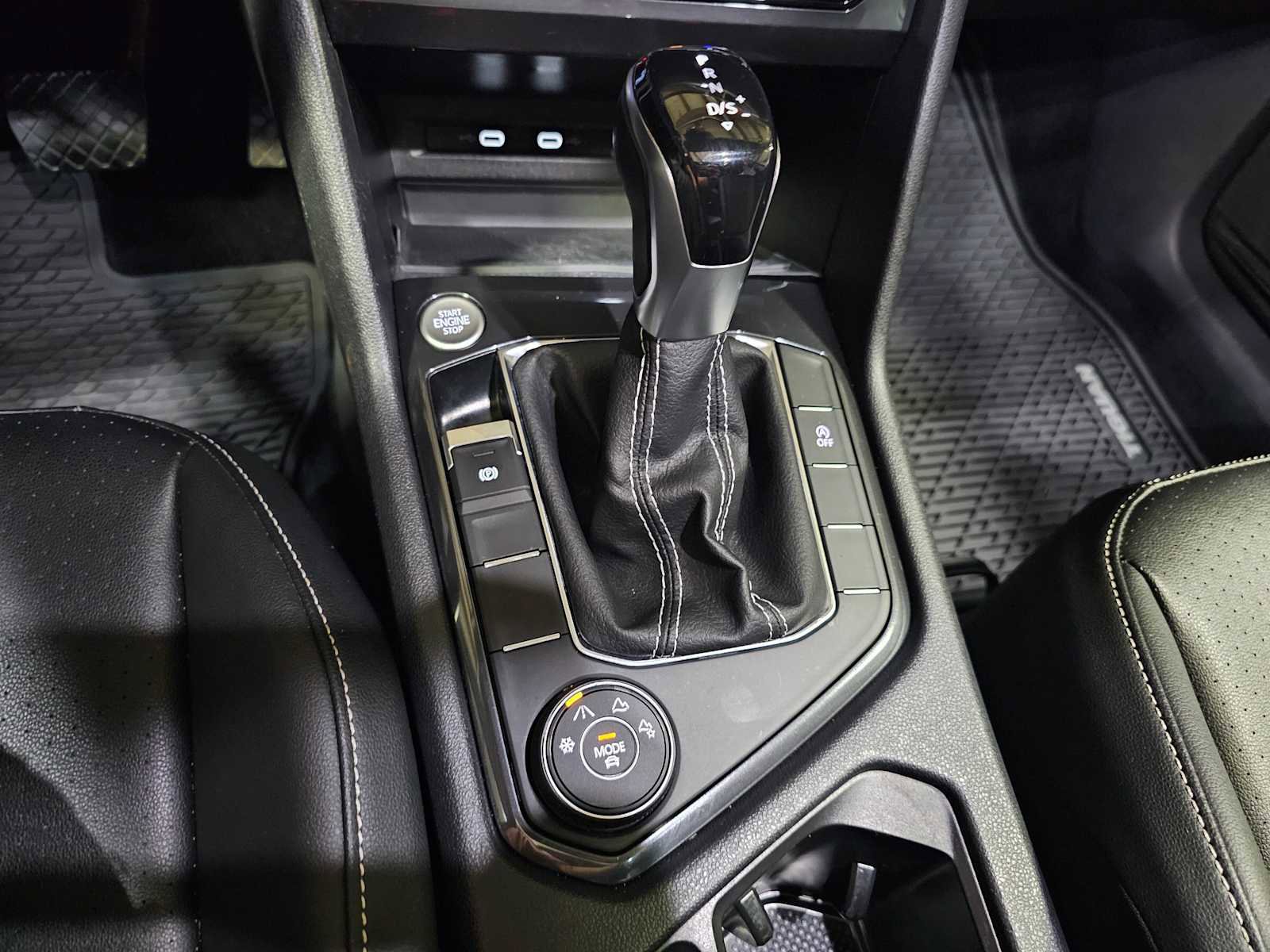 Used 2023 Volkswagen Tiguan SE w/ Panoramic Sunroof Package image 29